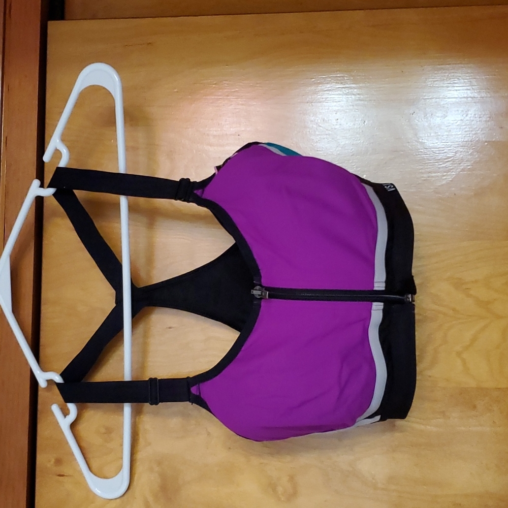 High impact Victoria's secret sports bra.size 34 DD
